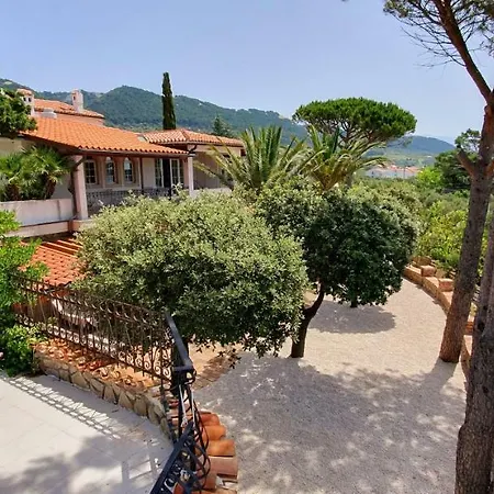 St Lucia Castle * Banjol