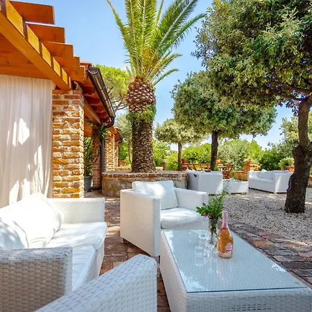 St Lucia Castle * Banjol