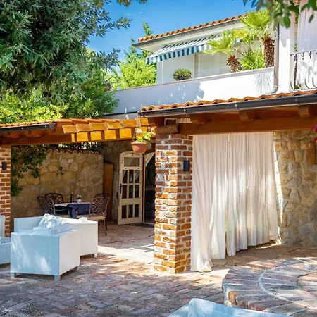 St Lucia Castle * Banjol