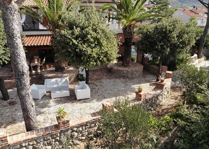 Апартаменты St Lucia Castle *