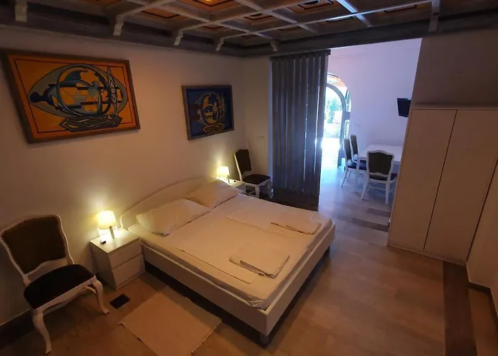 St Lucia Castle * Банёл