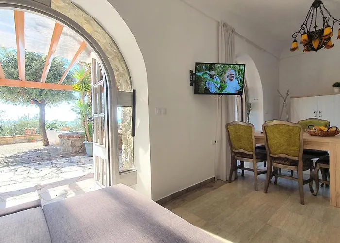 St Lucia Castle * Банёл