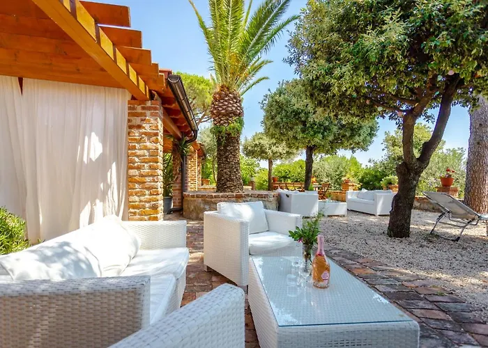 St Lucia Castle * Банёл