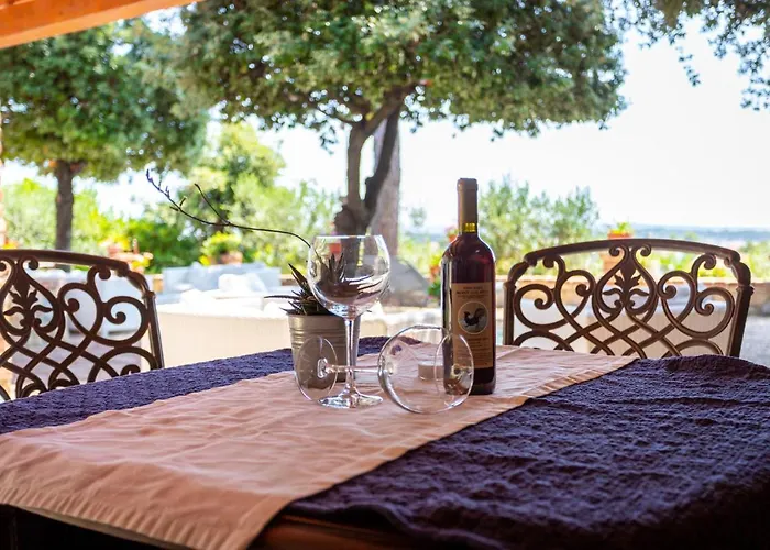 Апартаменты St Lucia Castle Банёл