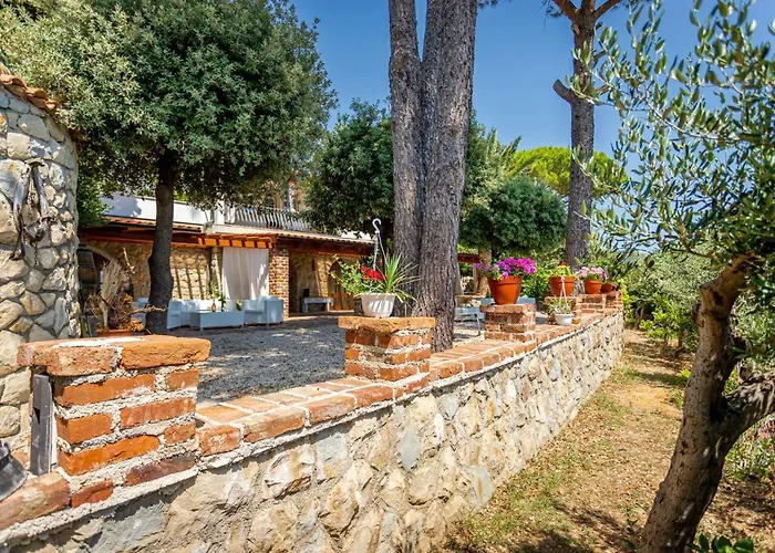 Апартаменты St Lucia Castle Банёл