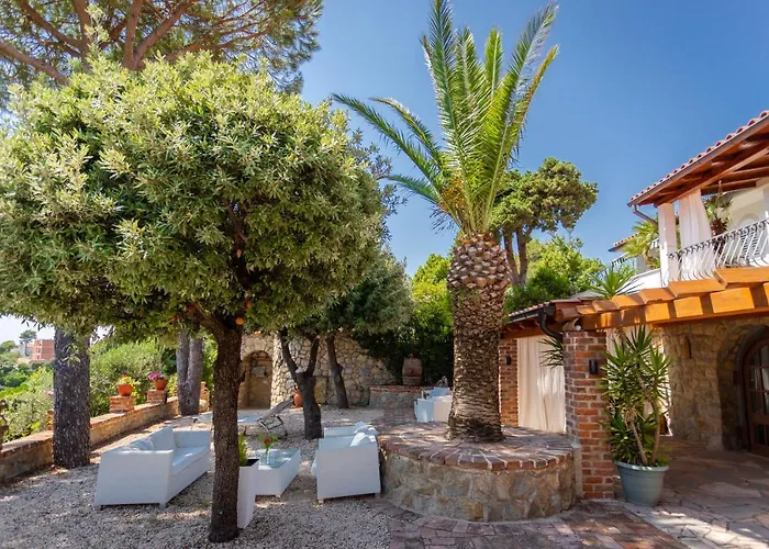 St Lucia Castle Апартаменты Банёл