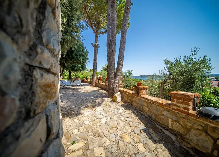 St Lucia Castle * Banjol