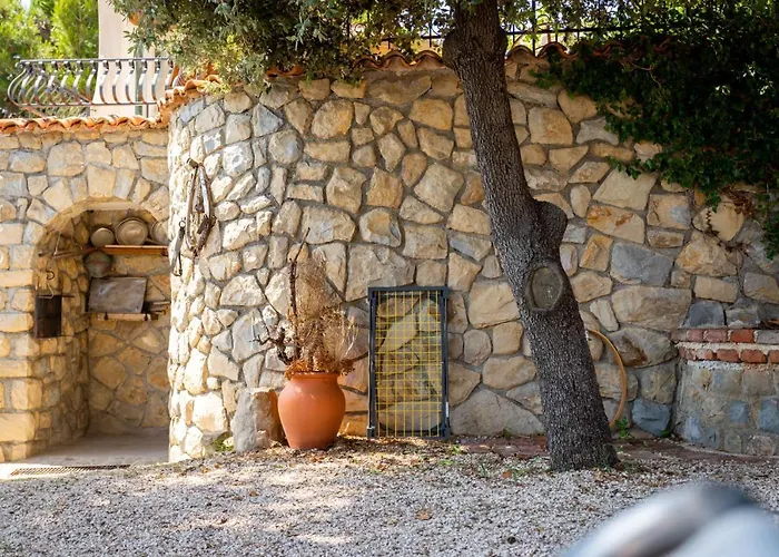 Апартаменты St Lucia Castle Банёл