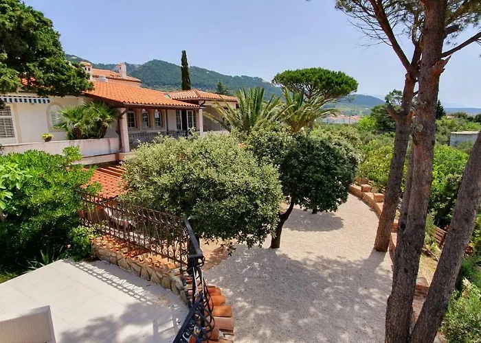 St Lucia Castle * Банёл